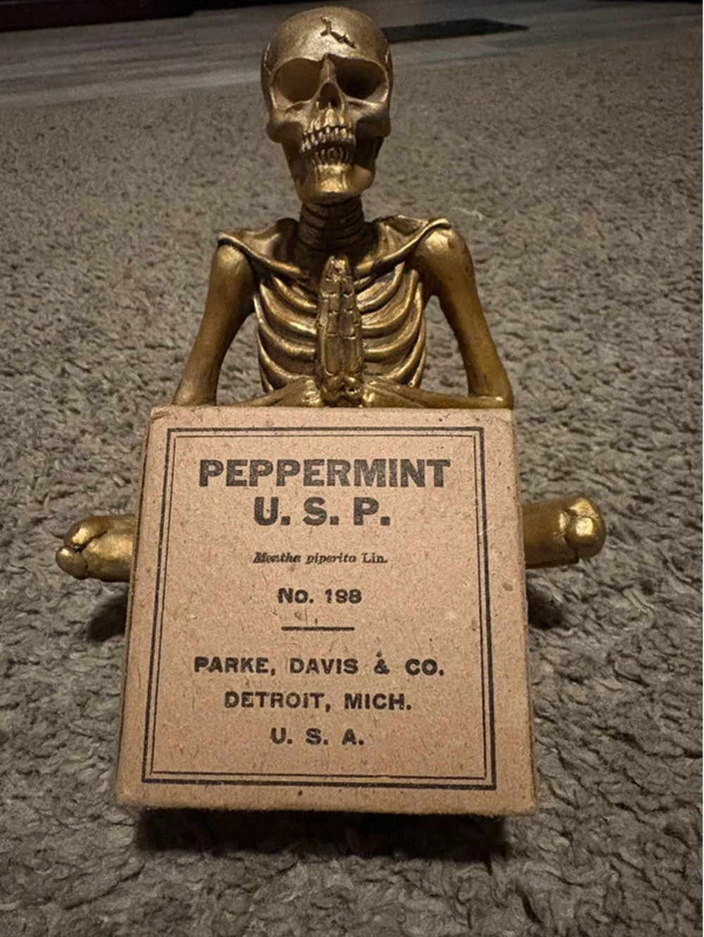 1910 apothecary herbs new in box from Parke, Davis & Co.